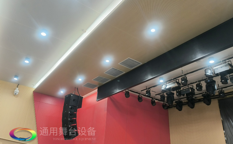 高顏值+實力派！通用舞臺幕布成功打造某中學智慧化多功能報告廳項目